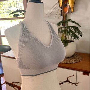 New puma sports bra sz medium white and grey